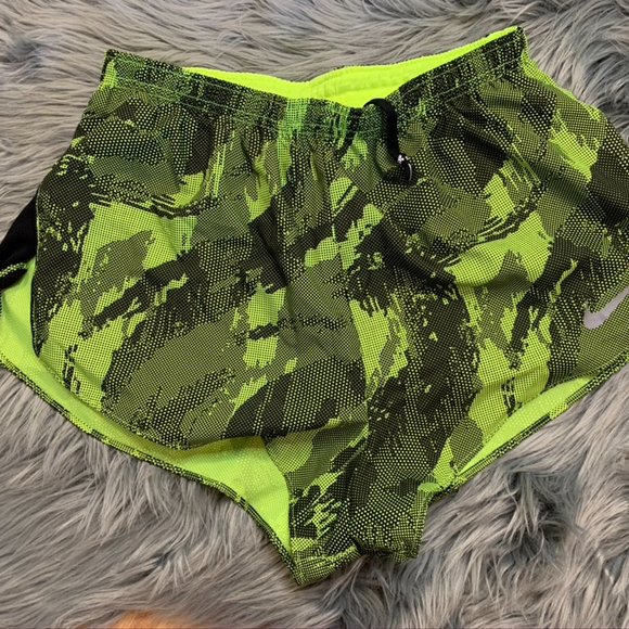 NWOT Nike Dri-Fit Running Shorts, Green Camo, Medium - Picture 4 of 8